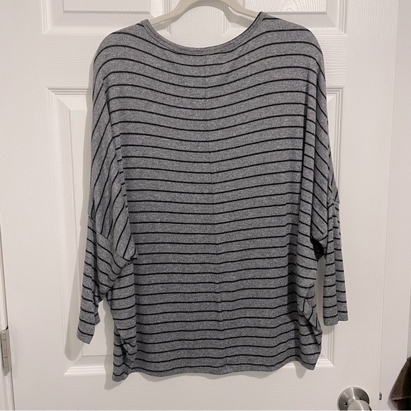 Maurices 24/7 Dolman Gray Stripped Top Large - Picture 2 of 5